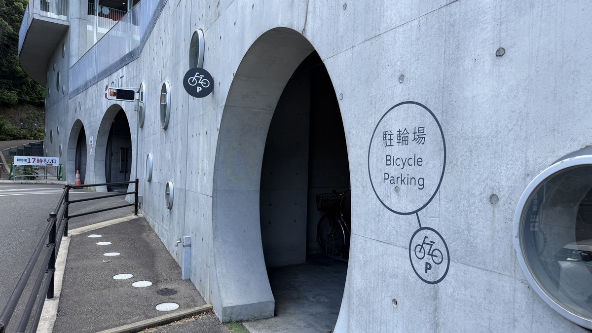 屋内駐輪場の出入口